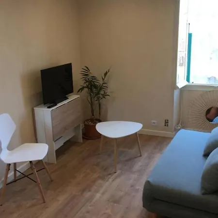 Sejour Authentique A La Petite Rocinha Мантон